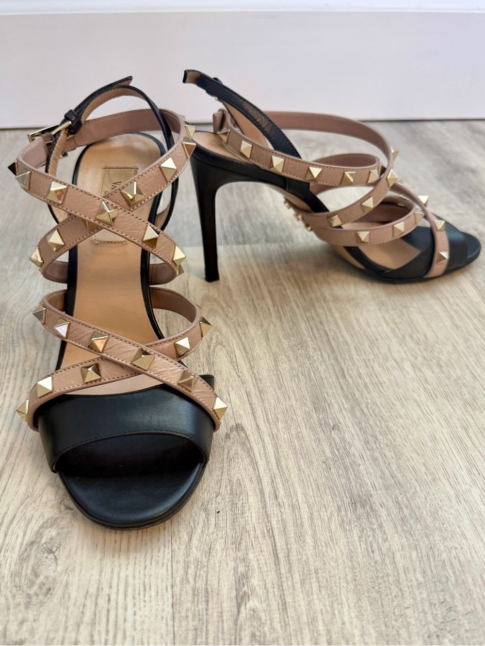 Valentino Garavani - Black and Nude Rockstud Strappy High-Heel Sandals - size 37